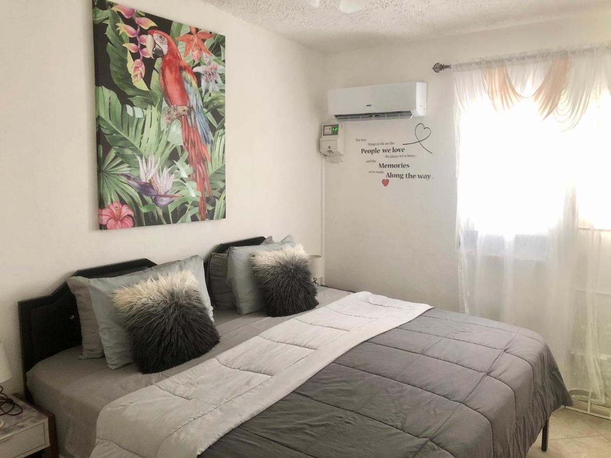 West Coast 1 Bedroom Apartment 66 - Close To Beach Saint James Buitenkant foto