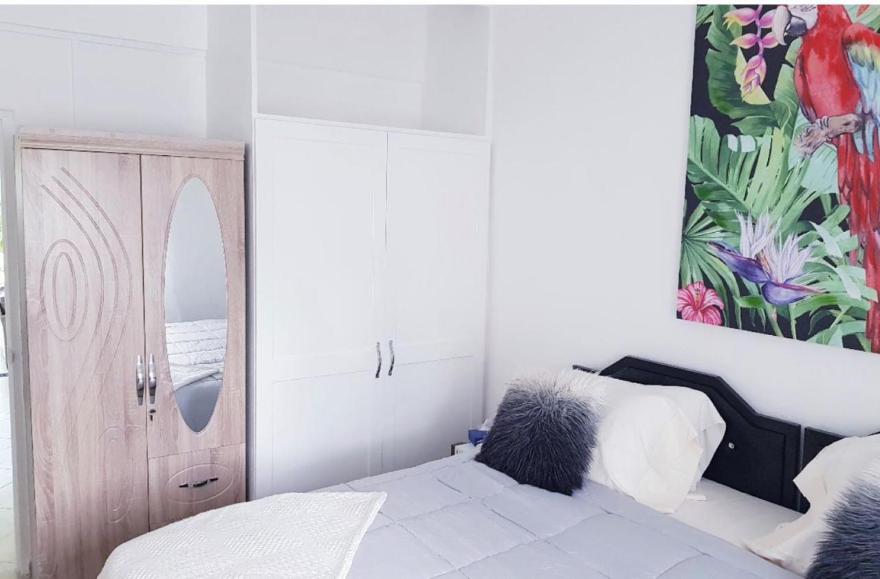 West Coast 1 Bedroom Apartment 66 - Close To Beach Saint James Buitenkant foto