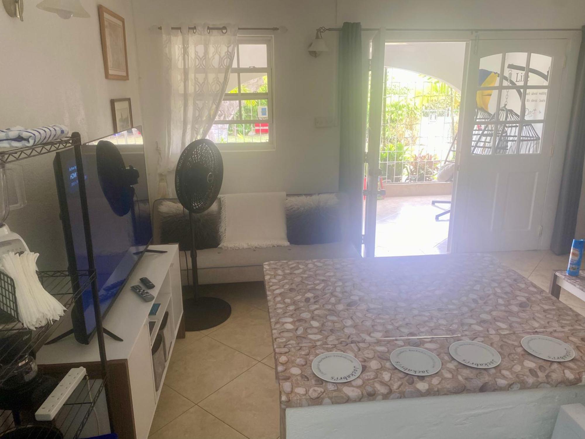 West Coast 1 Bedroom Apartment 66 - Close To Beach Saint James Buitenkant foto